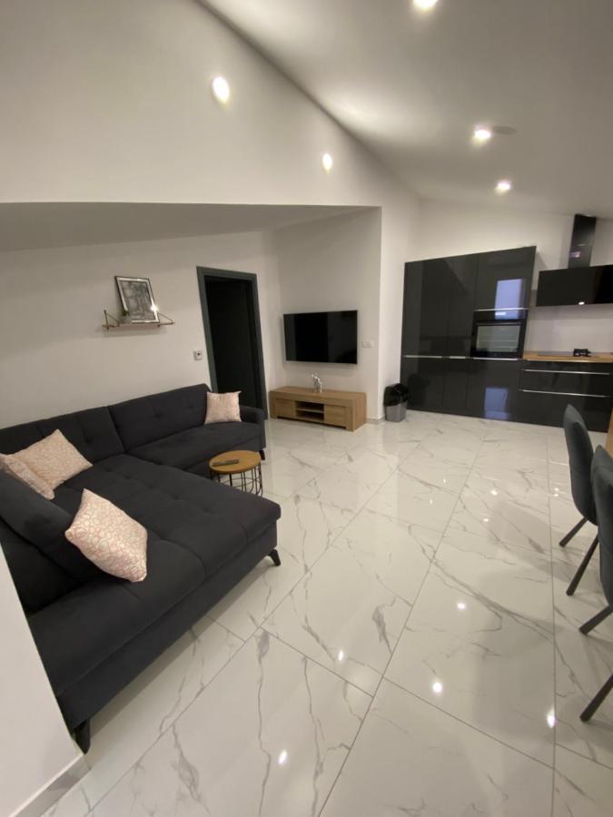 Holiday Home “Marko” With Heated Pool! Нин Экстерьер фото