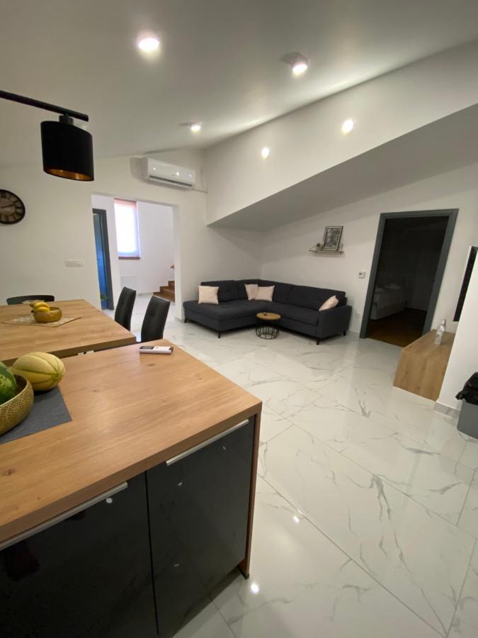 Holiday Home “Marko” With Heated Pool! Нин Экстерьер фото